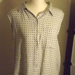 Sleeveless Black and White High-Low Shirt Size L